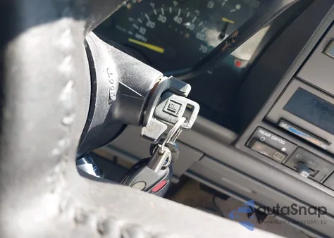 1992 Chevrolet Suburban K1500 из США, поврежденный, VIN 1GNFK16K5NJ319812